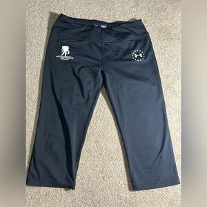 💙Under Armour Knee-Length Legging Size: medium